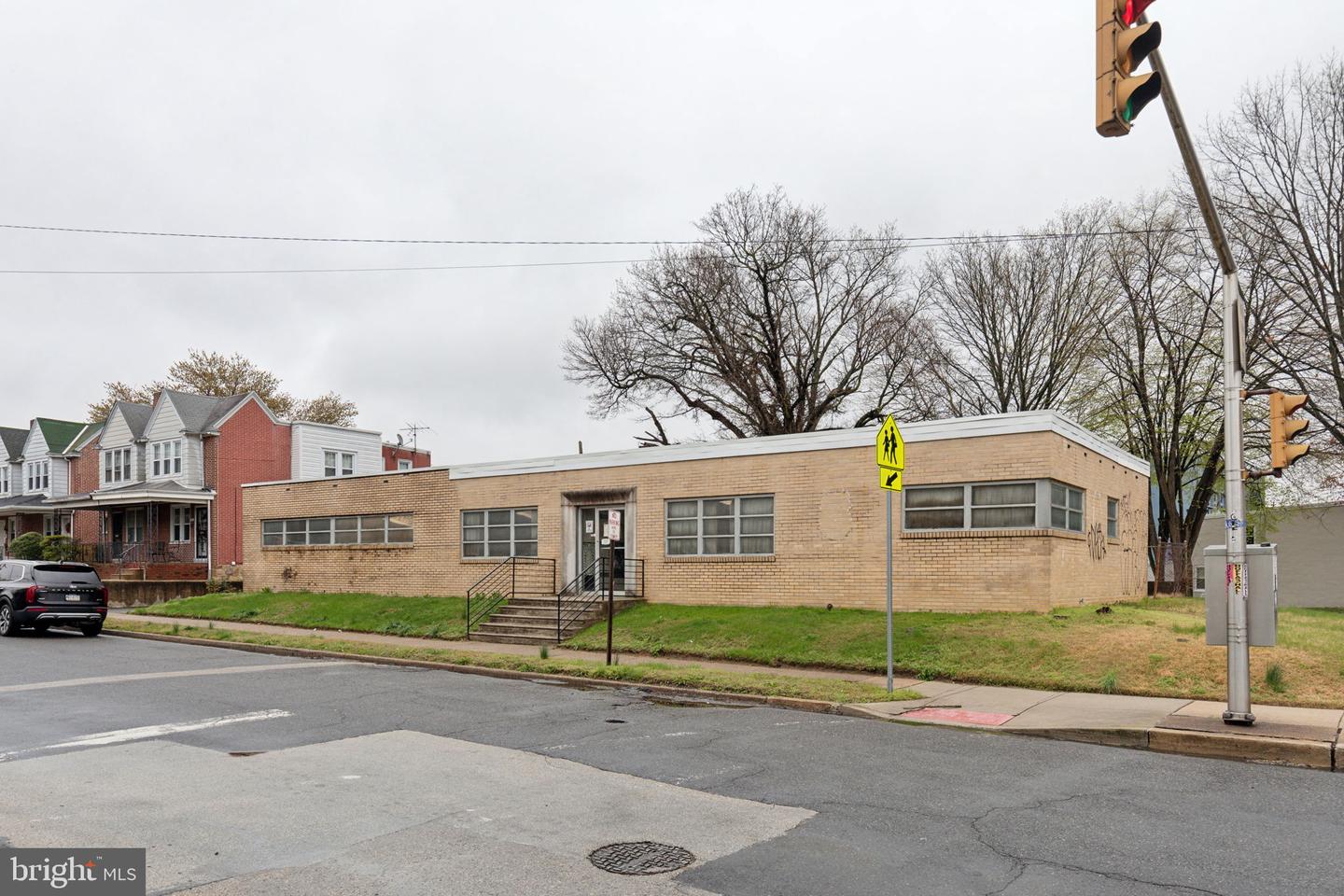 1453 Edgmont Ave Property Photo 2