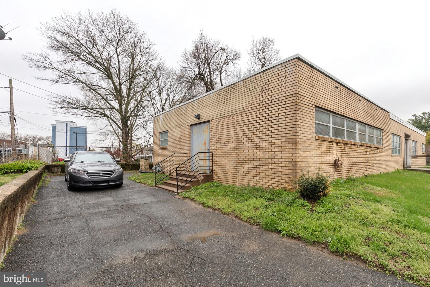 1453 Edgmont Ave Property Photo 41
