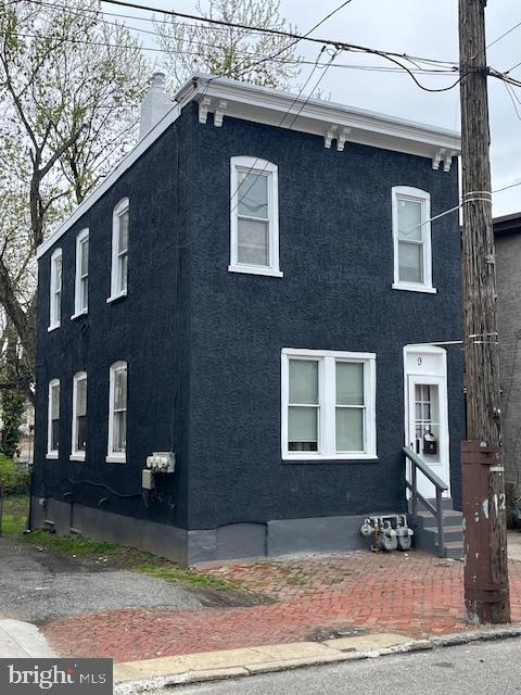 9 8th St Property Photo 2