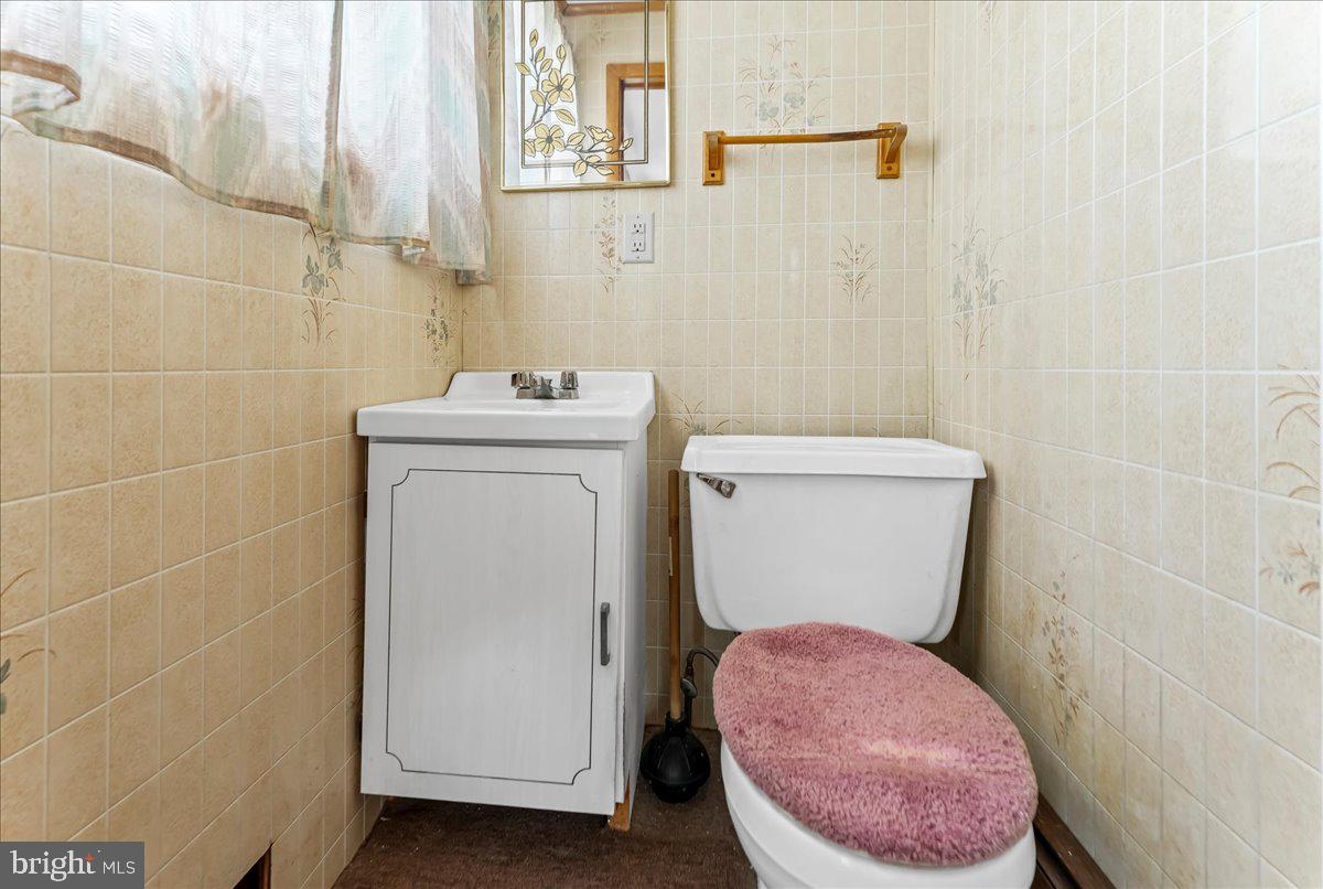 16 New Rd Property Photo 12