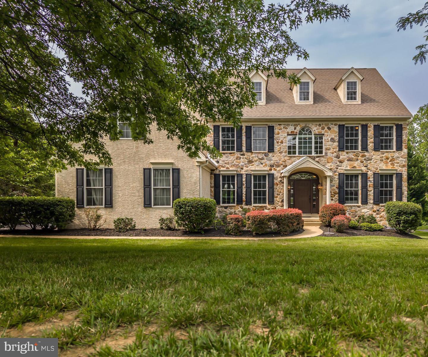 9 W Branch Ln Property Photo 1