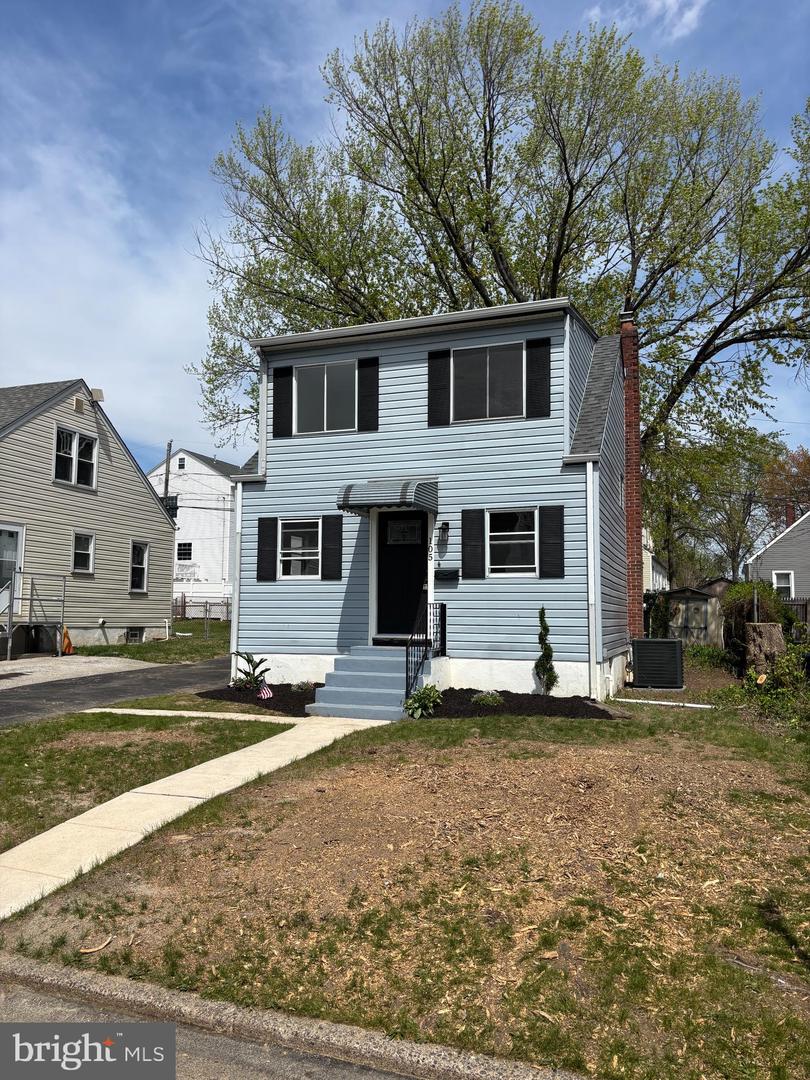 105 Mackenzie Ave Property Photo