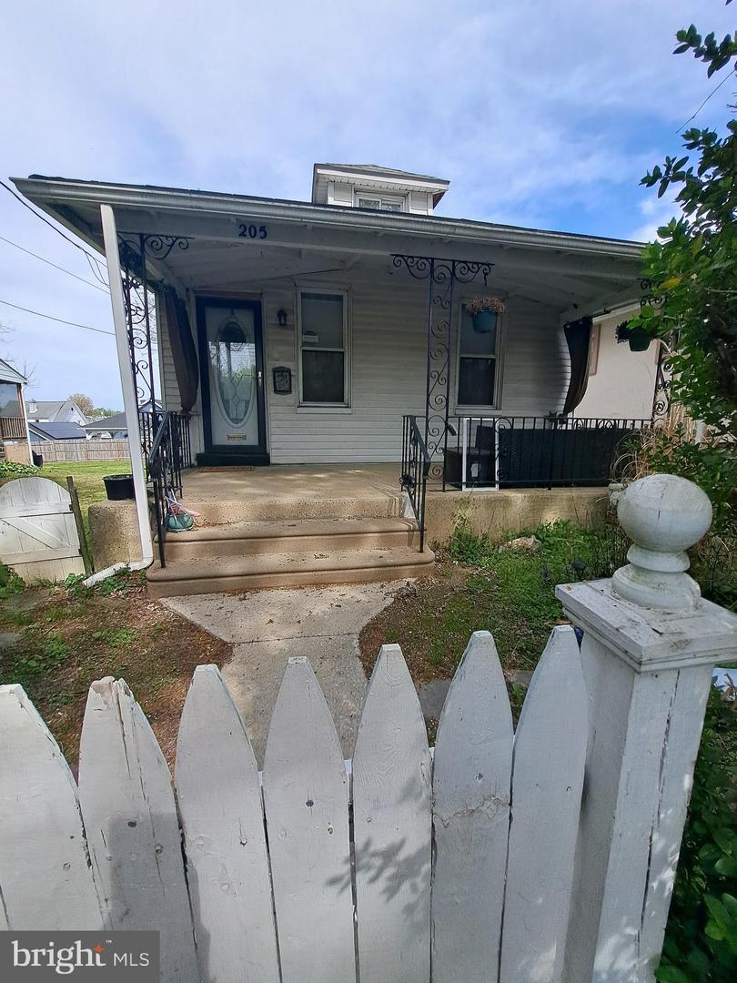 205 Lewis Ave Property Photo 1