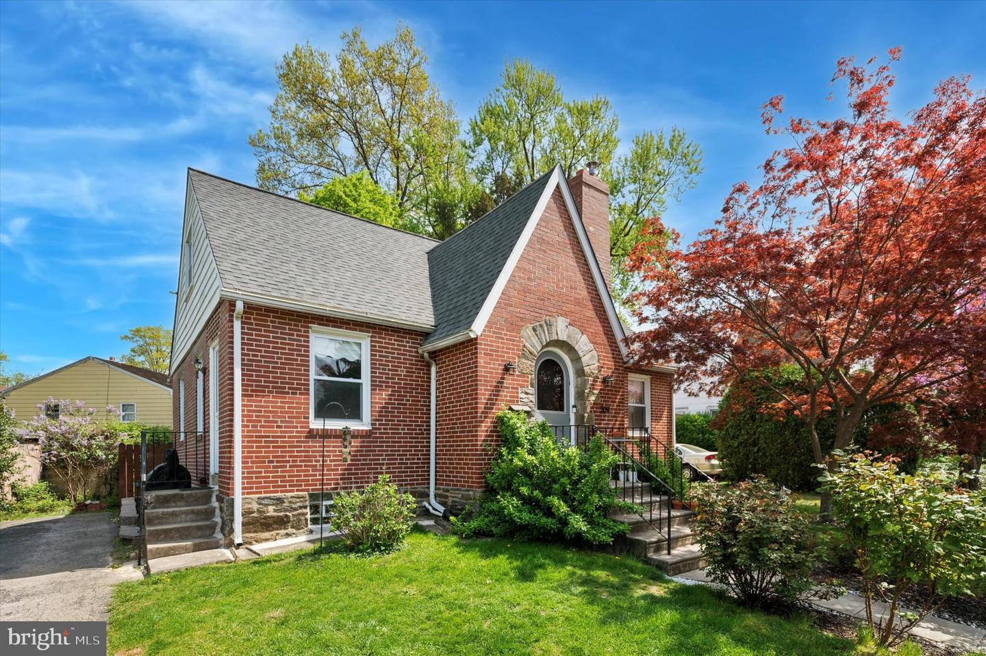 209 N Woodlawn Ave Property Photo