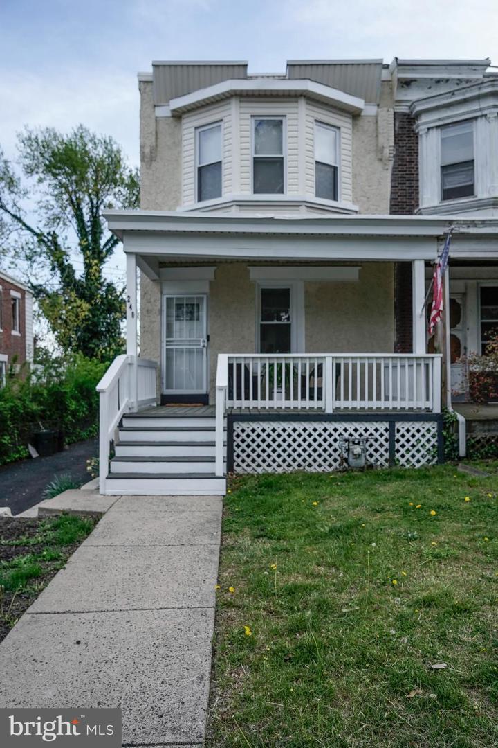 240 Cherry St Property Photo 2