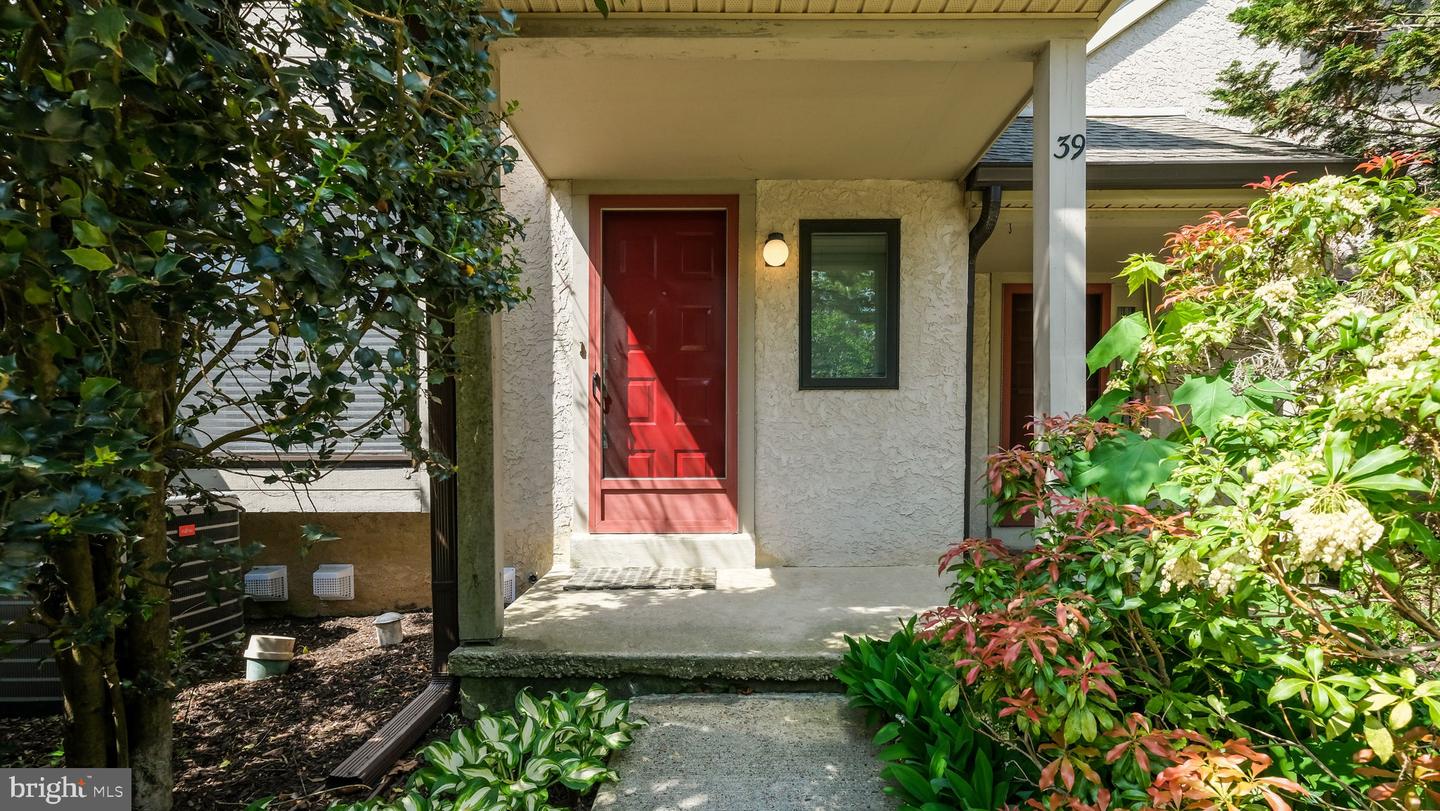 39 OAKMONT PL Property Photo 1