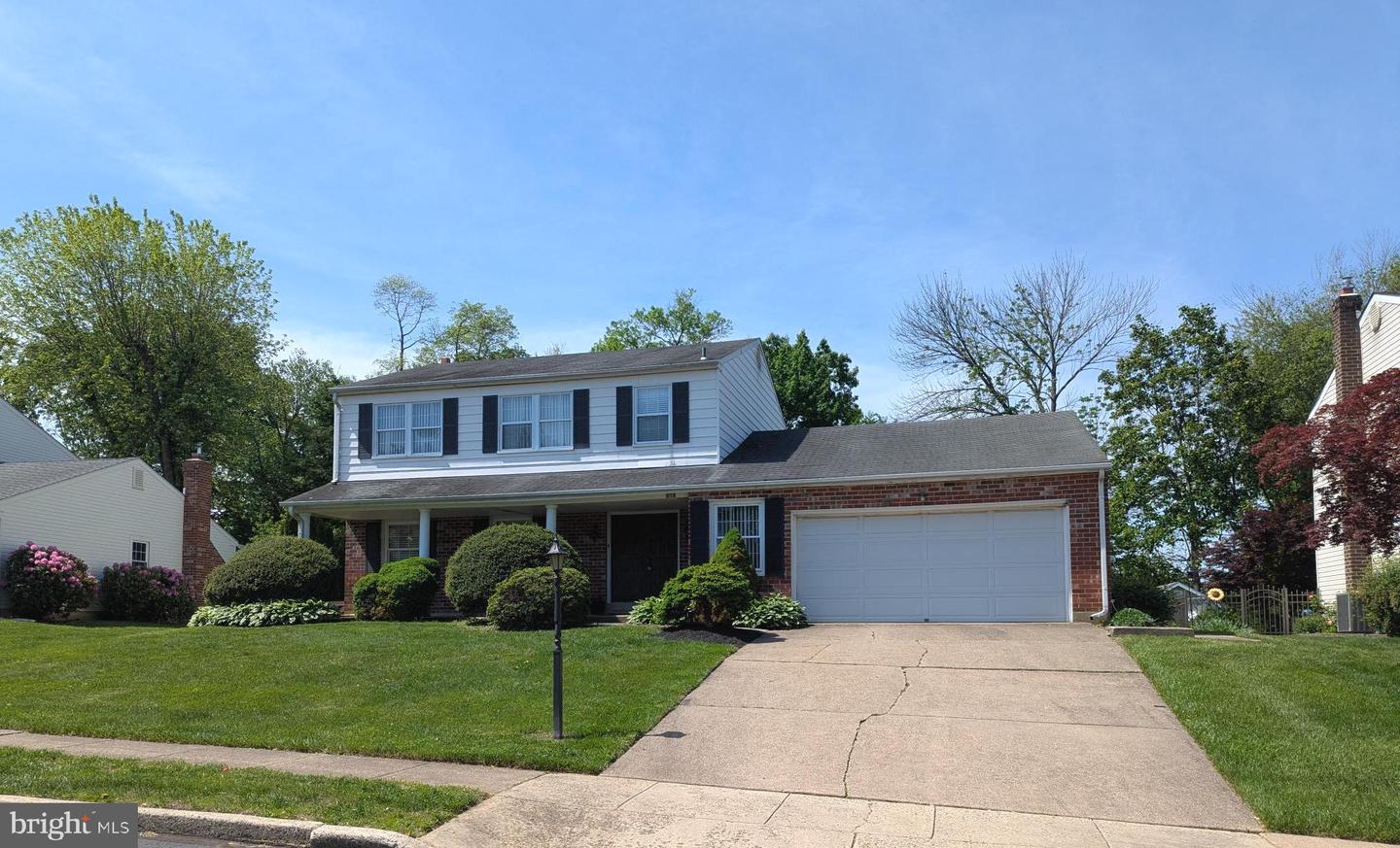 515 Camelot Dr Property Photo