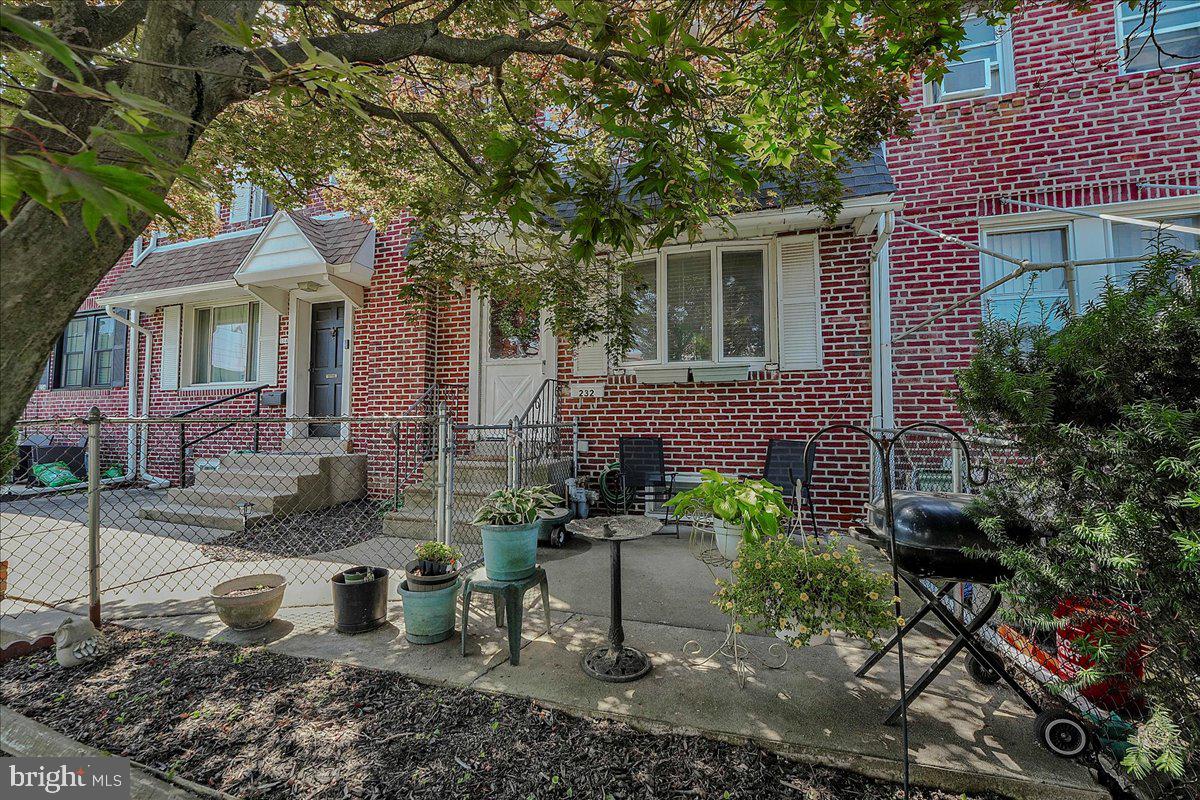 232 E Greenwood Ave Property Photo 1