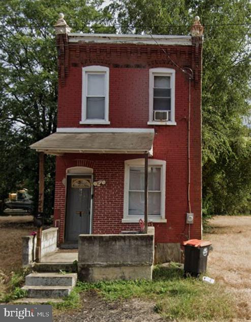 723 W 6th St Property Photo