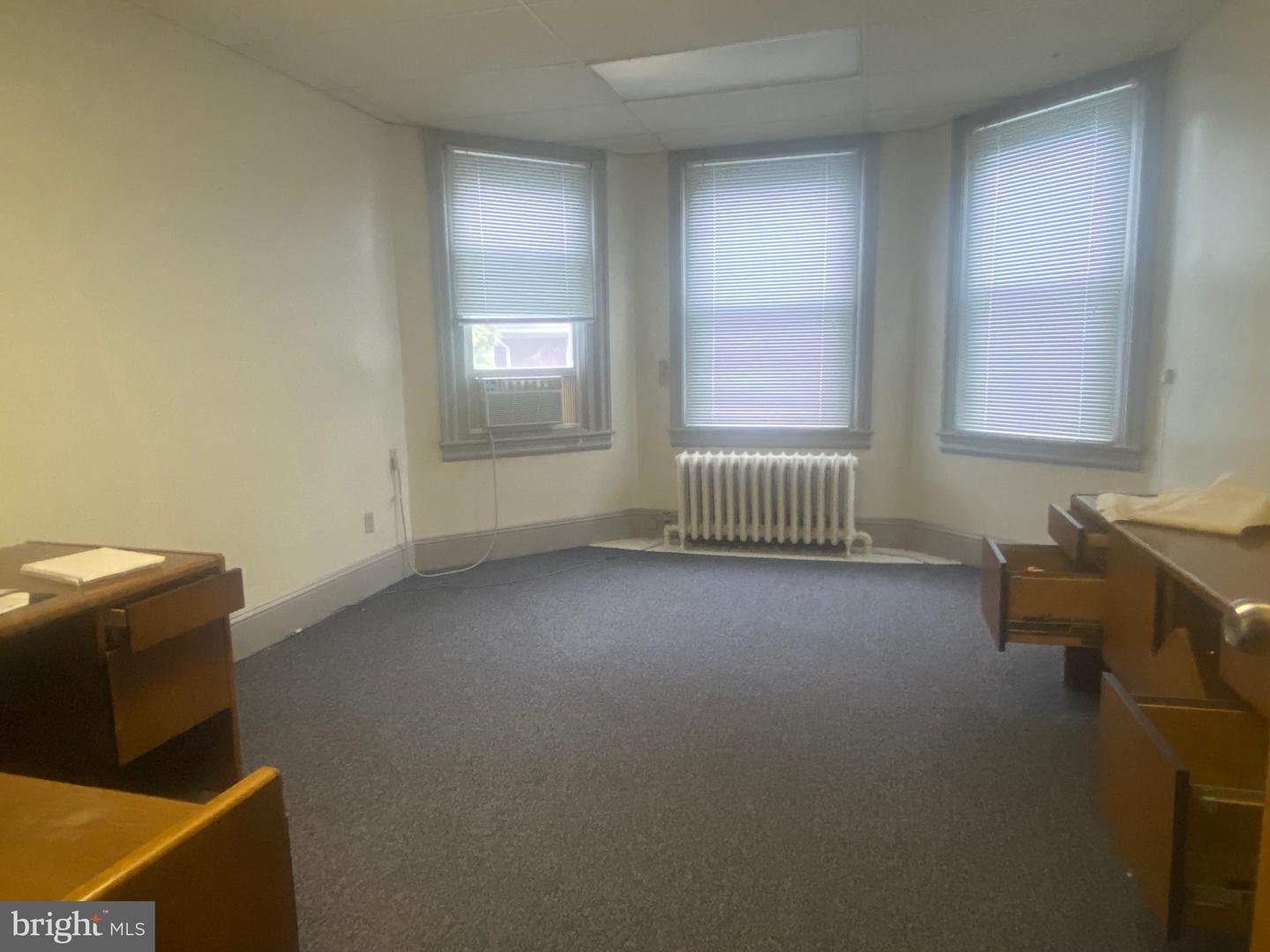 301 E 19th St Property Photo 6