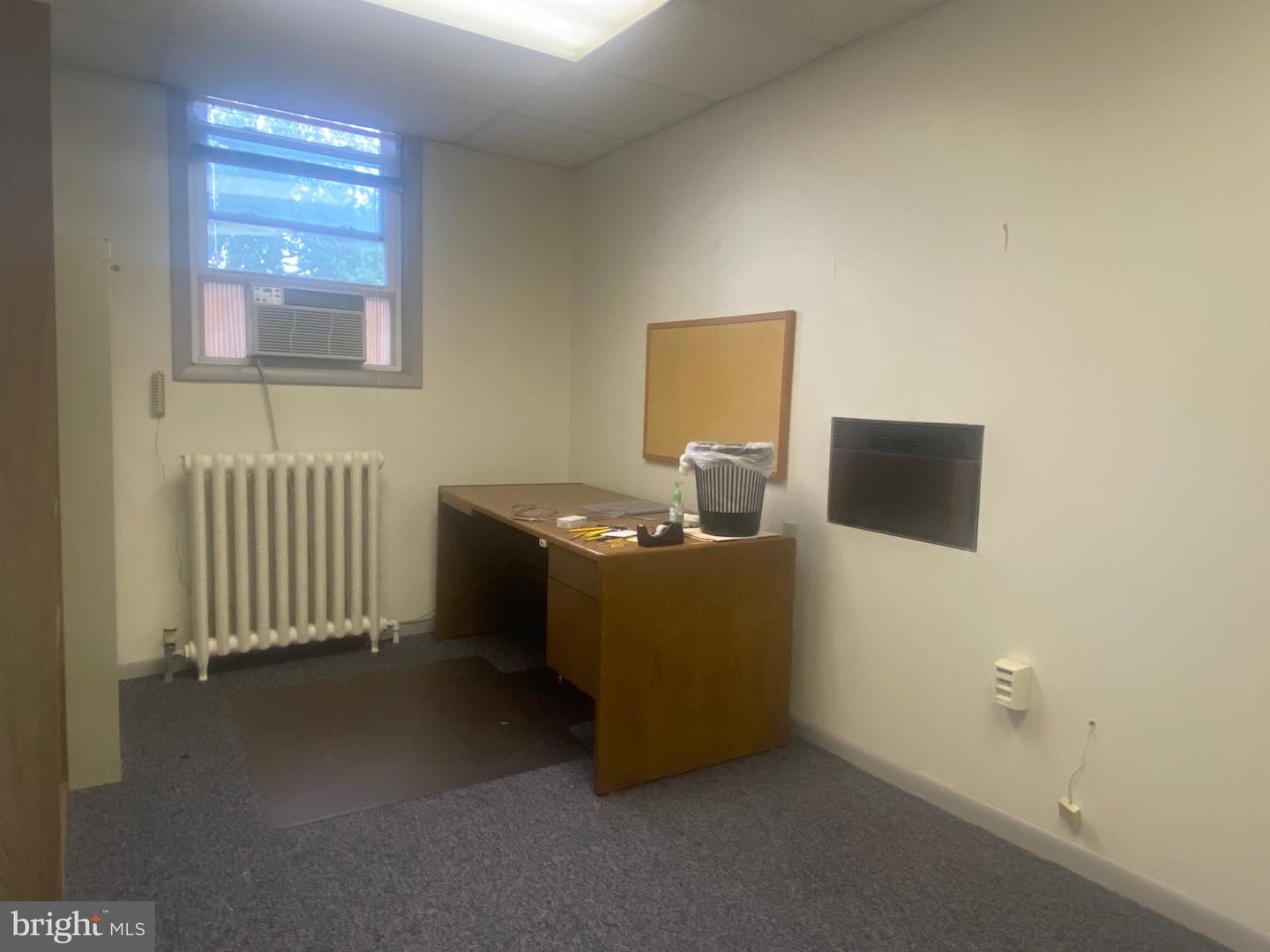 301 E 19th St Property Photo 7