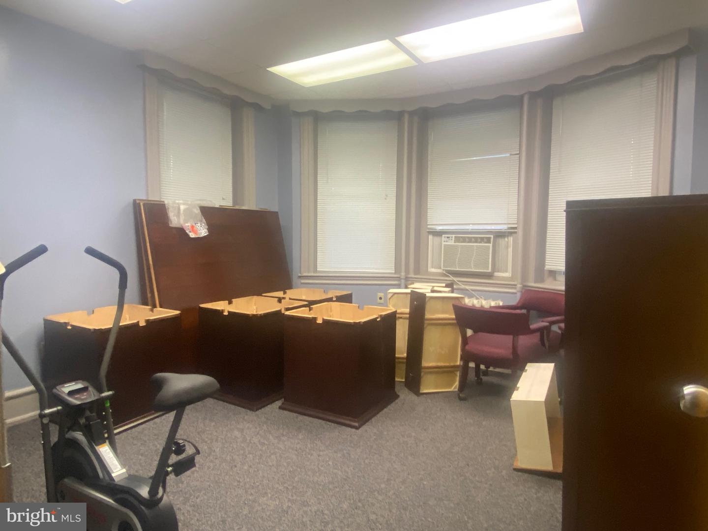 301 E 19th St Property Photo 12