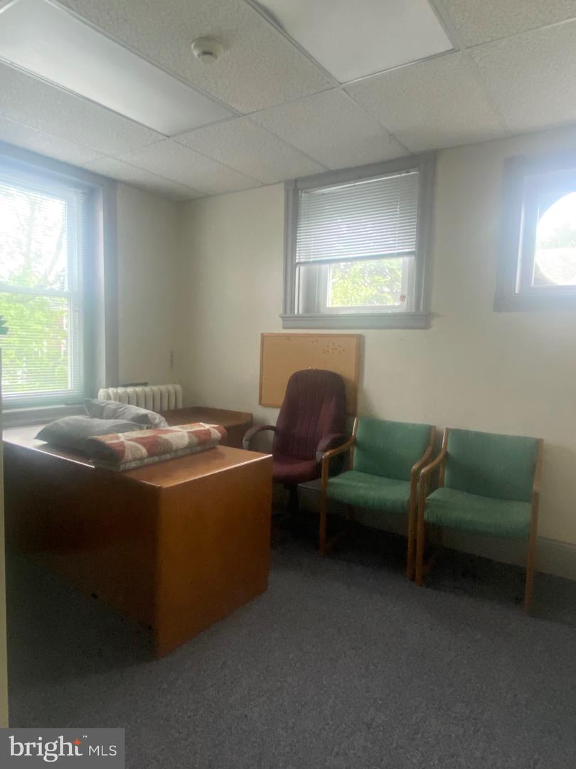 301 E 19th St Property Photo 16