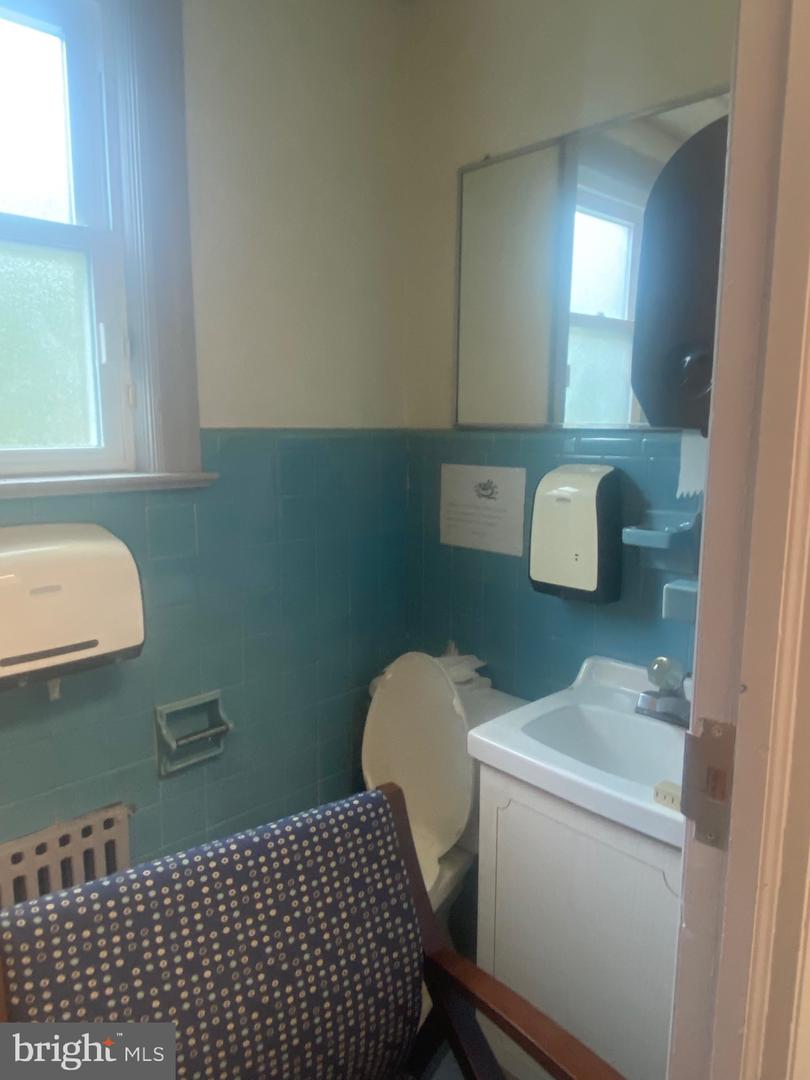 301 E 19th St Property Photo 19