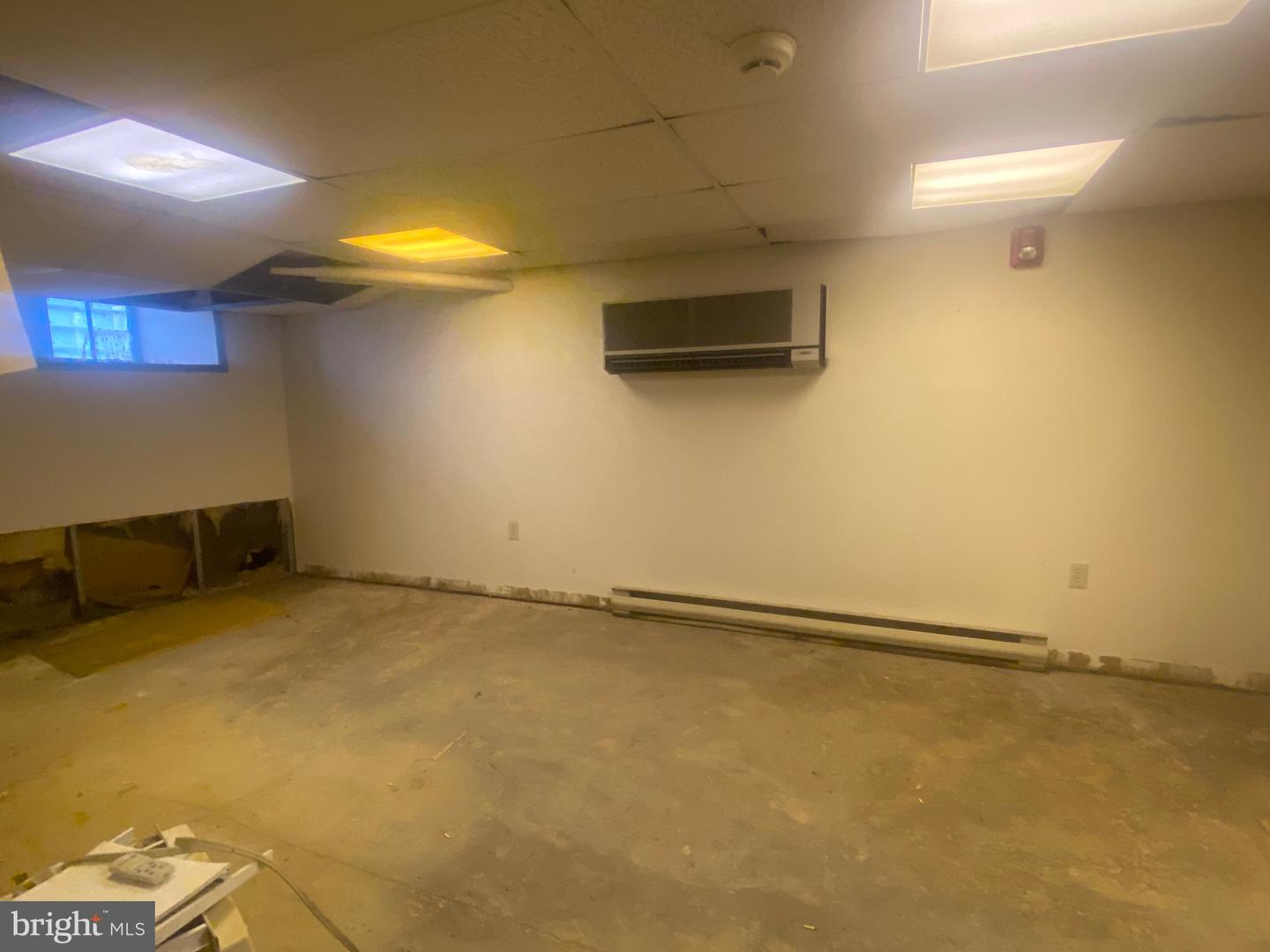 301 E 19th St Property Photo 21