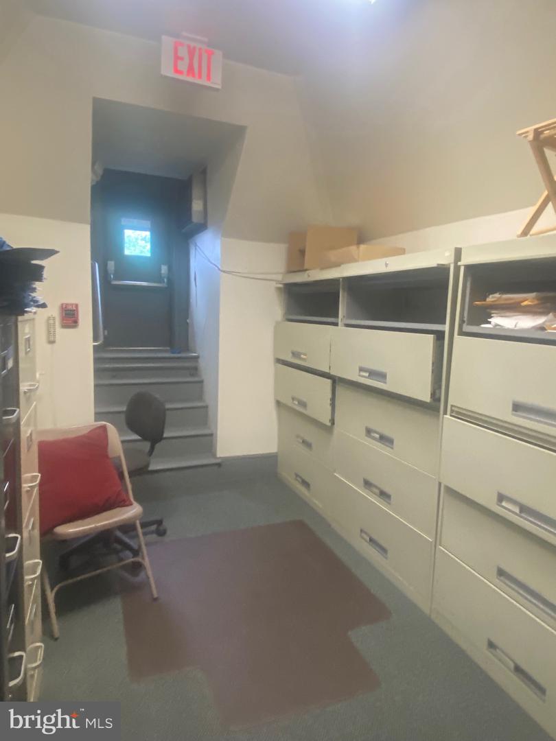 301 E 19th St Property Photo 25