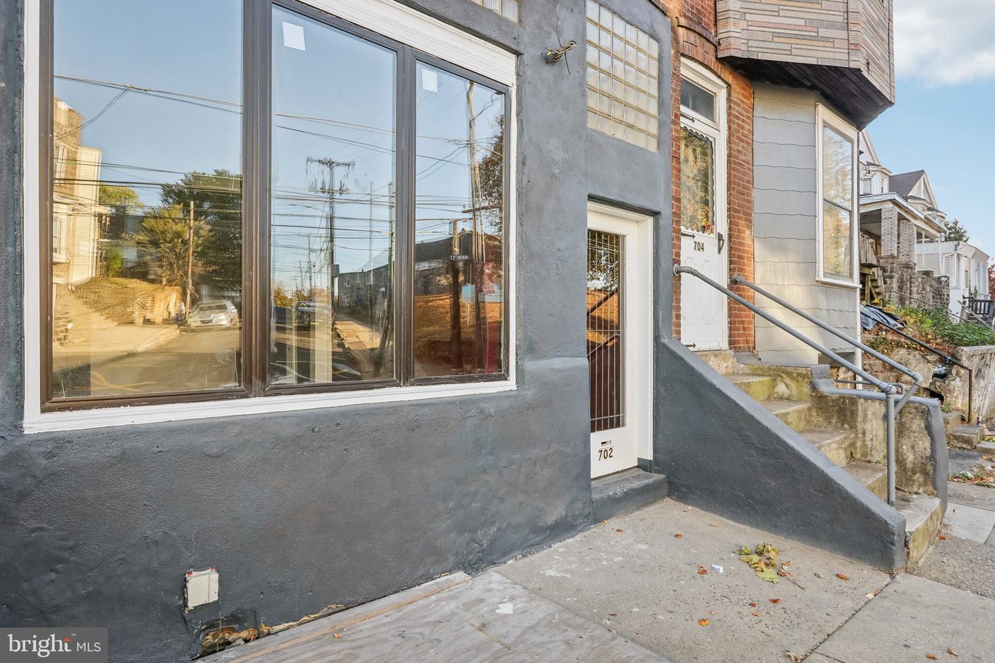 702 Main St Property Photo 2