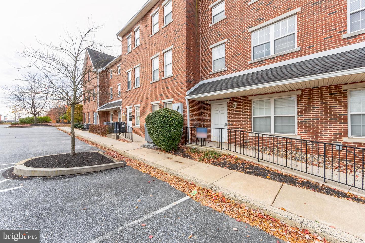 29 REGENCY PLZ Property Photo 1