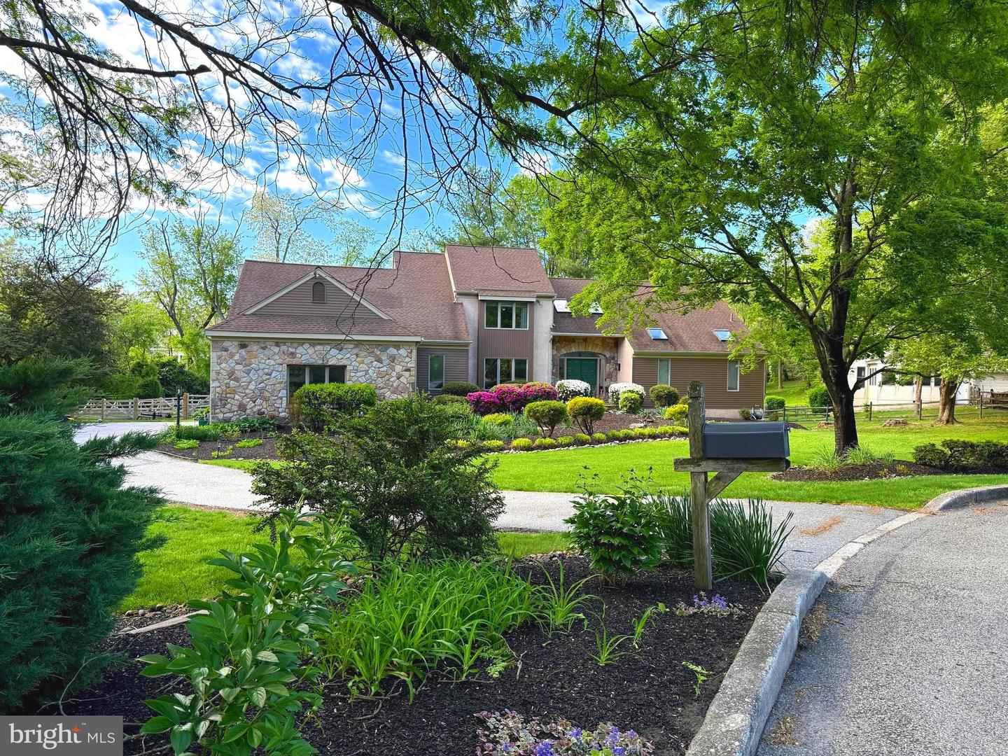 4 E Spring Oak Cir Property Photo 1