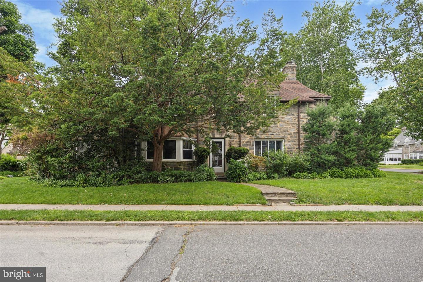 1100 Drexel Ave Property Photo 1