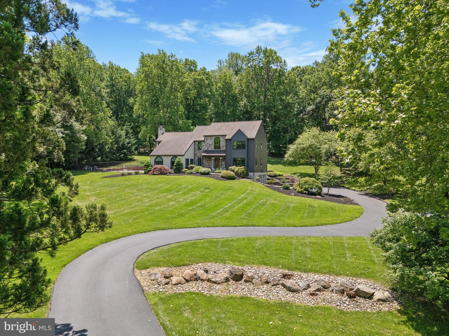 22 BENNETTS LN