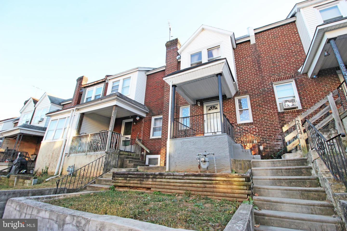 216 GREENWOOD RD Property Photo 1