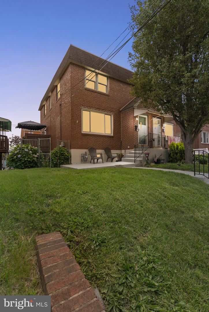 209 Edgewood Ave Property Photo 1
