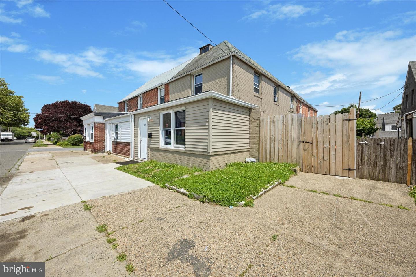 1125 Morton Ave #42 Property Photo 3