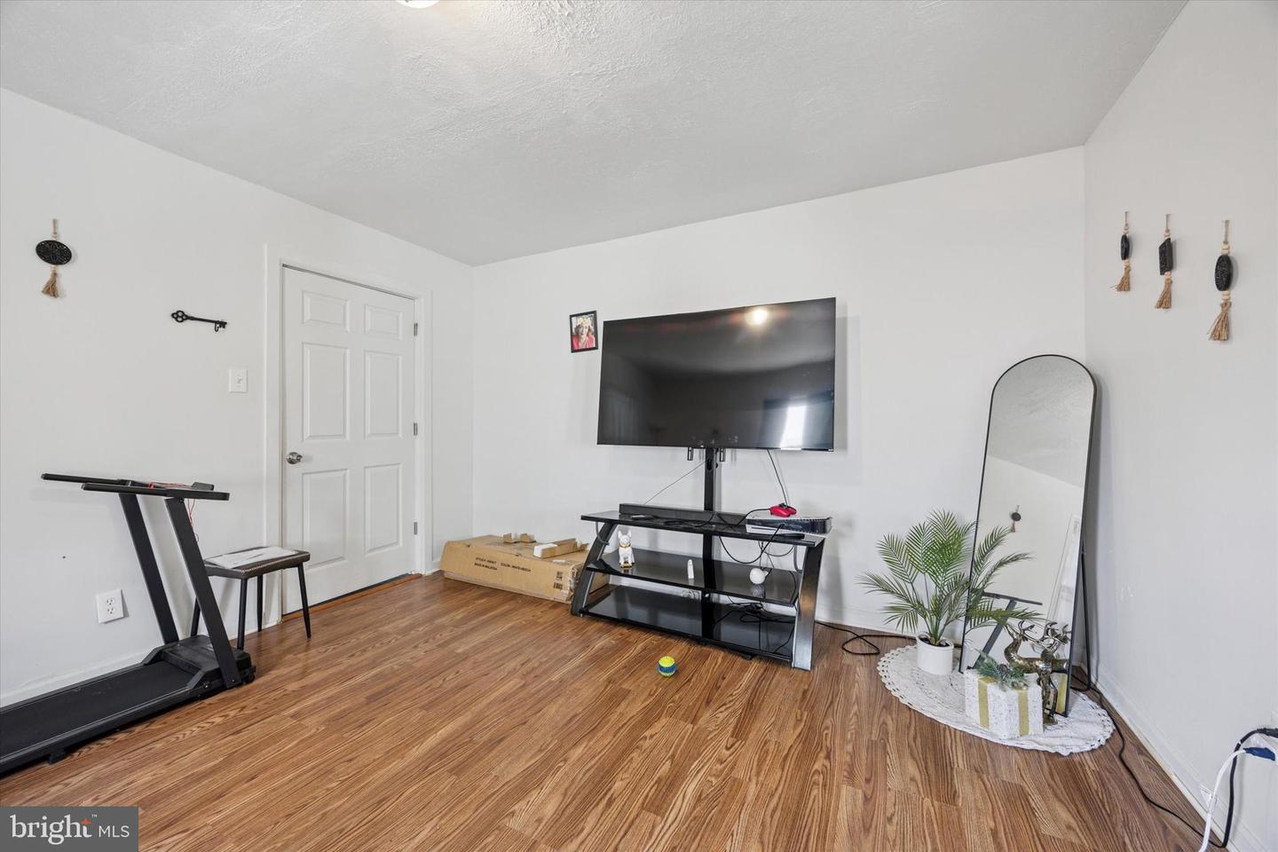 1125 Morton Ave #42 Property Photo 6