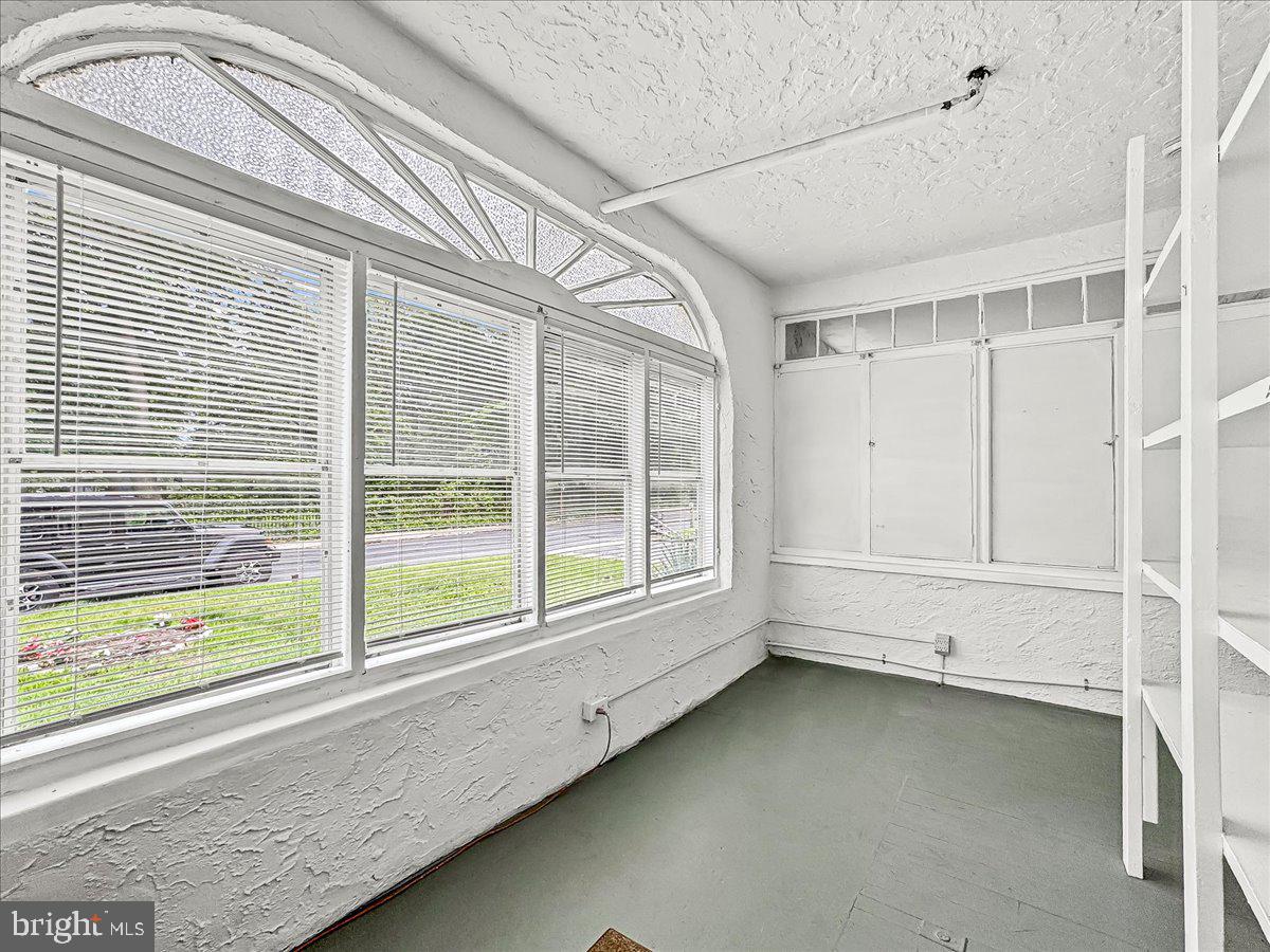 736 Poplar St Property Photo 3