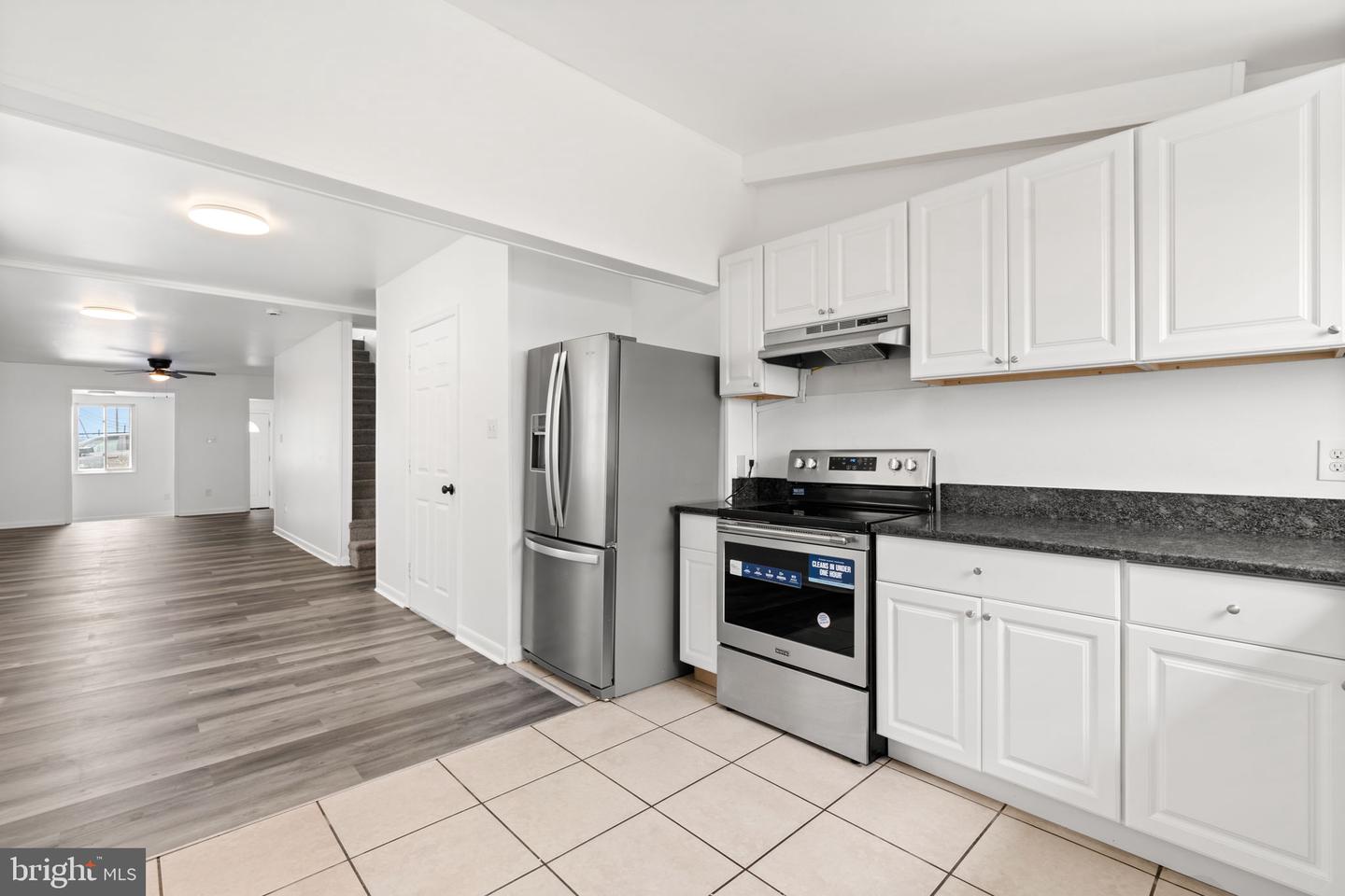 1359 Green St Property Photo 5