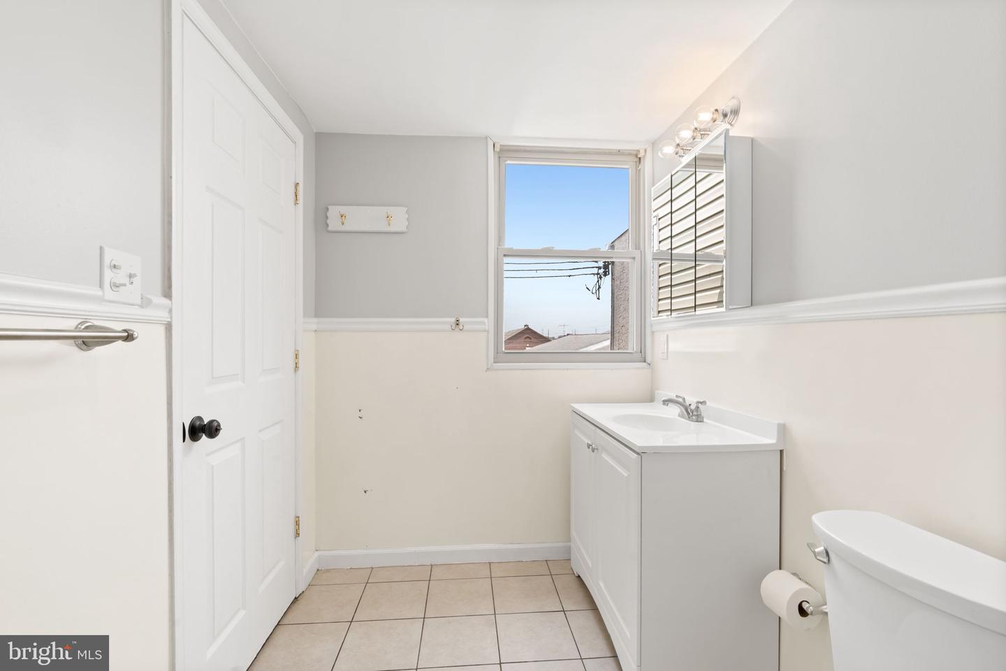 1359 Green St Property Photo 6