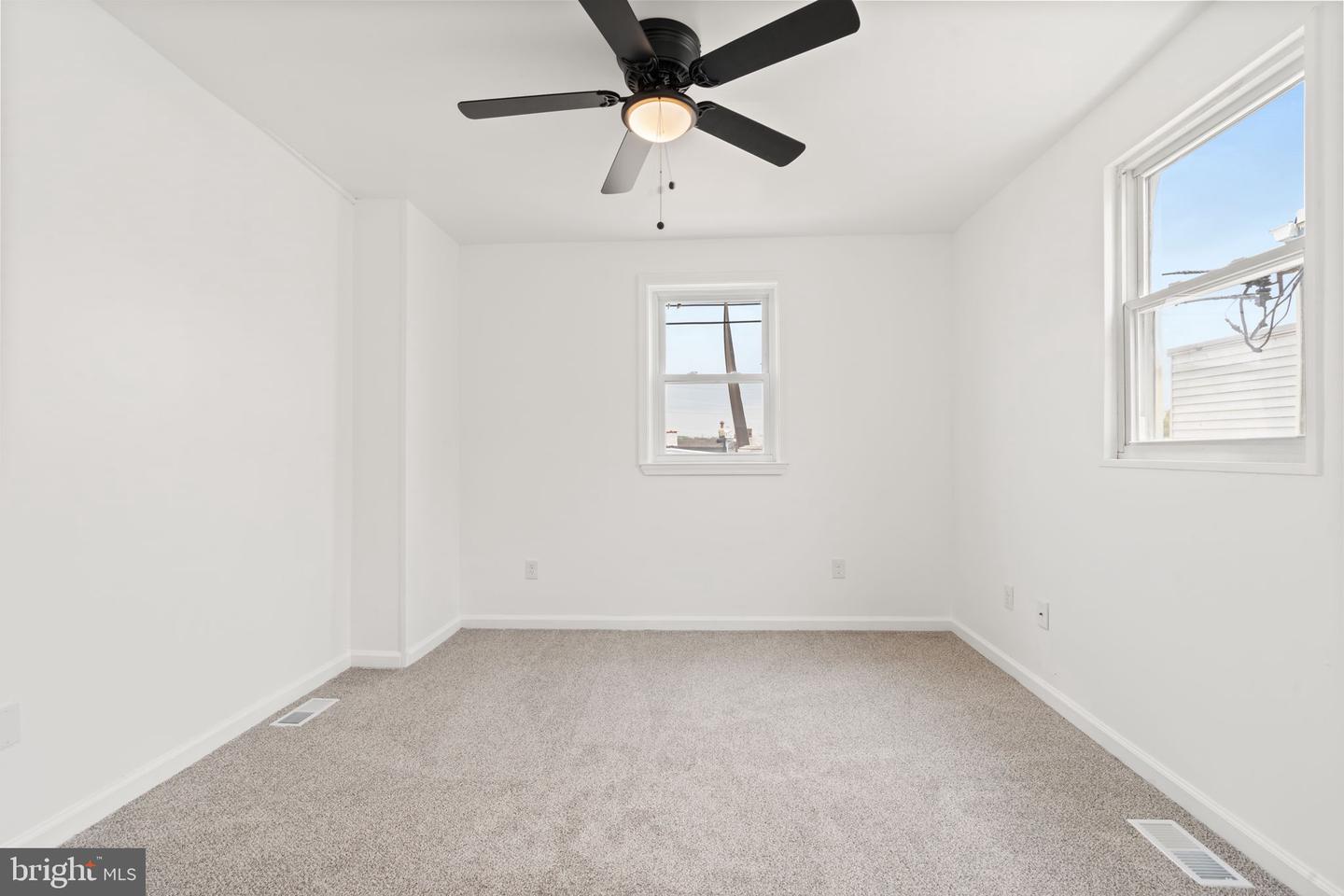 1359 Green St Property Photo 7