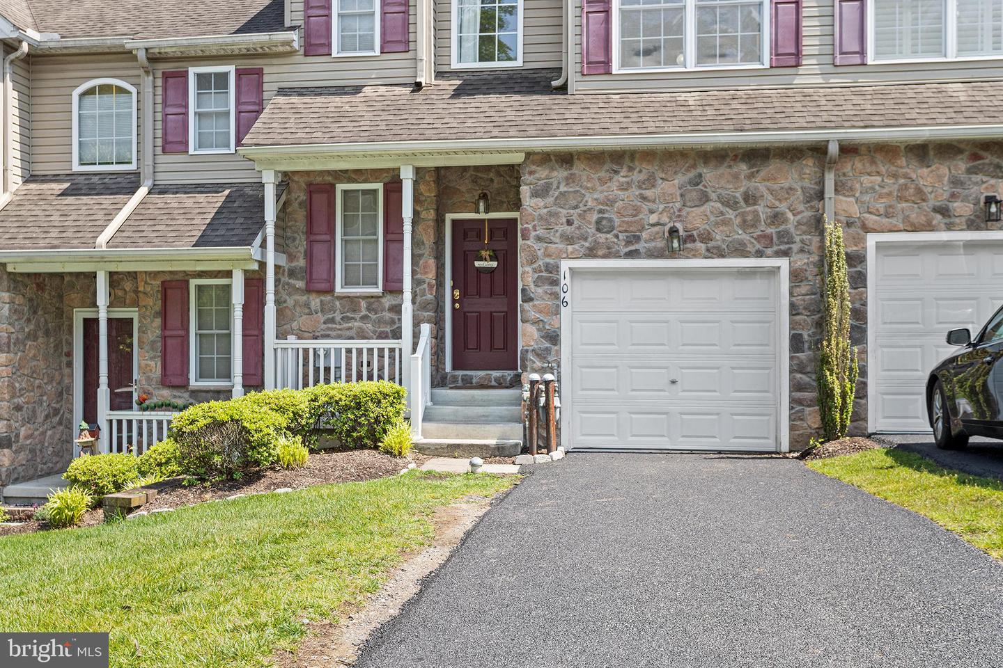 106 Dobson Ct Property Photo