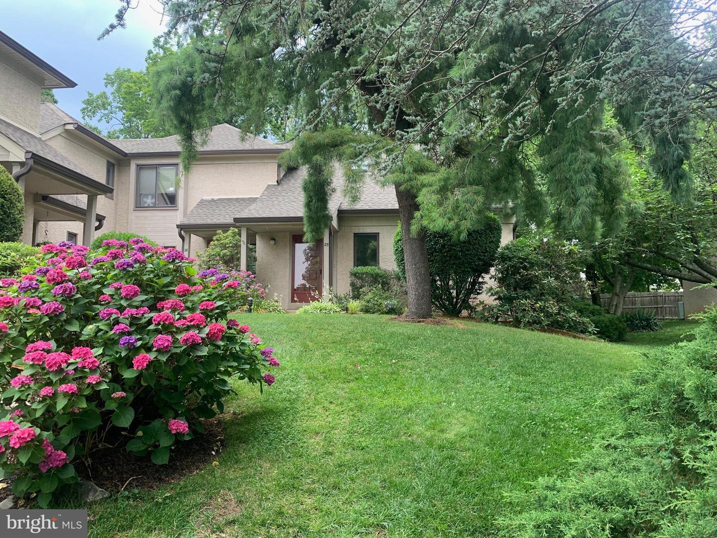 25 OAKMONT PL Property Photo 1