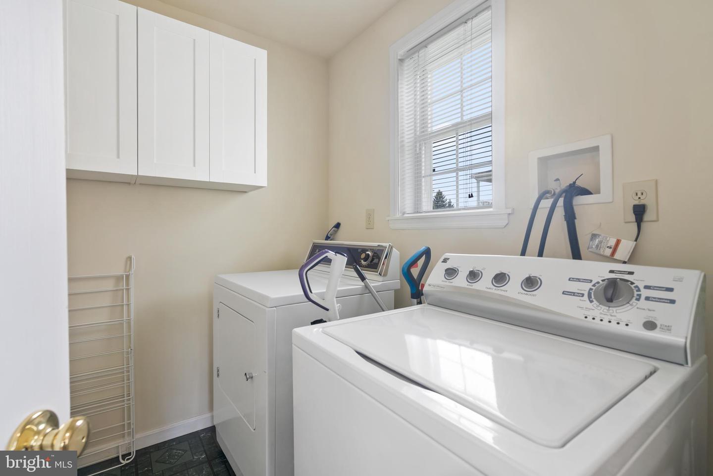 550 Delaware Ave Property Photo 6