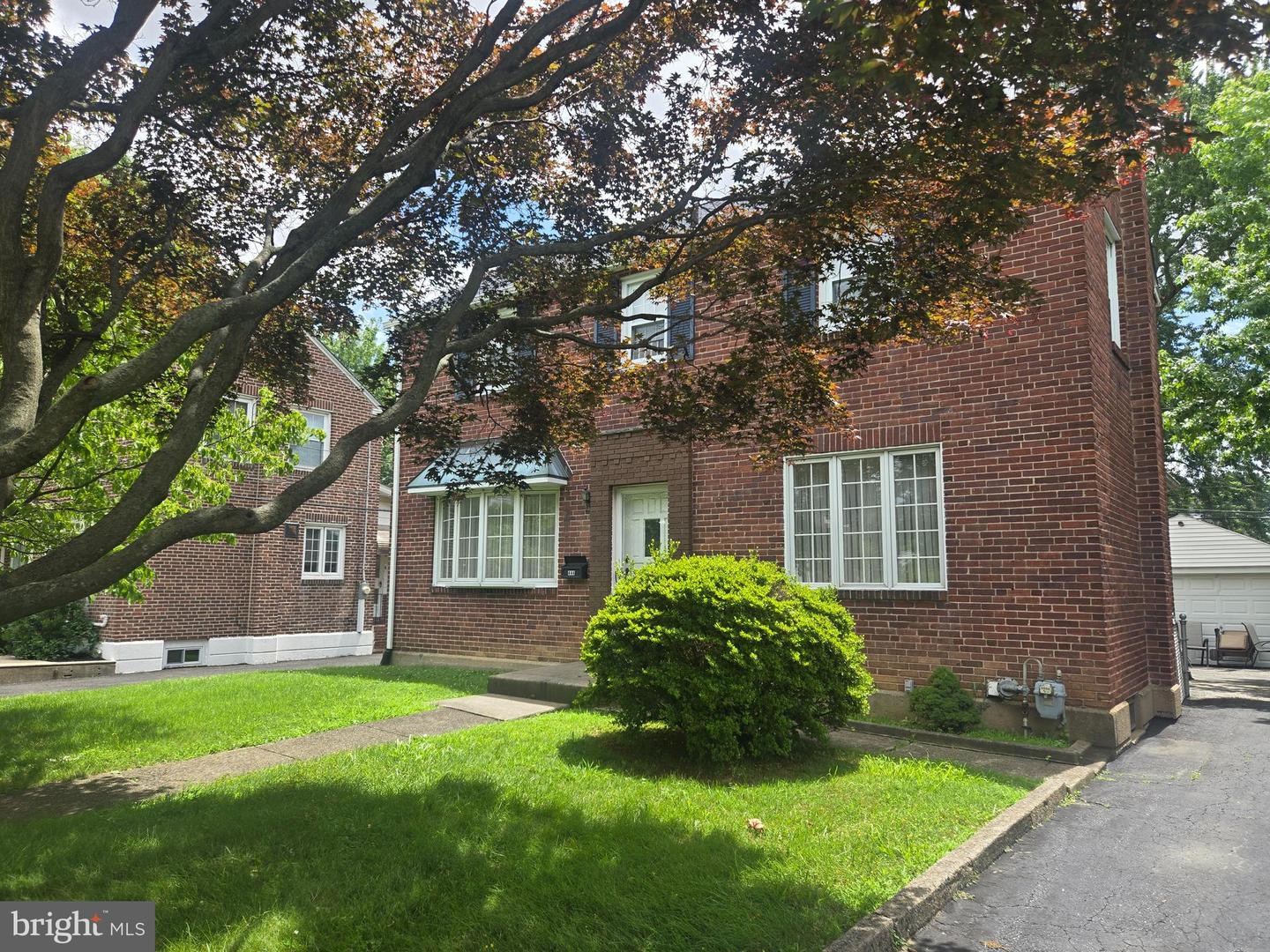 444 Laurel Ave Property Photo 1