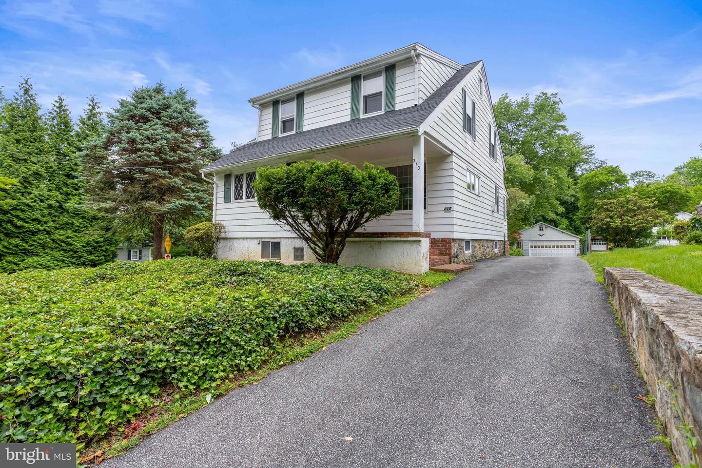 210 S Pennell Rd Property Photo