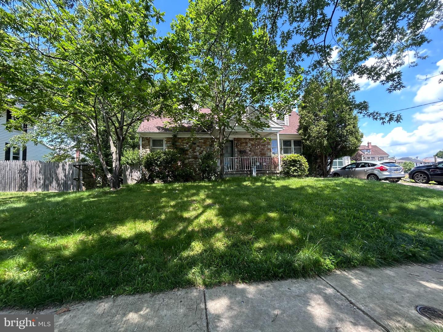 185 Berkley Ave Property Photo 1
