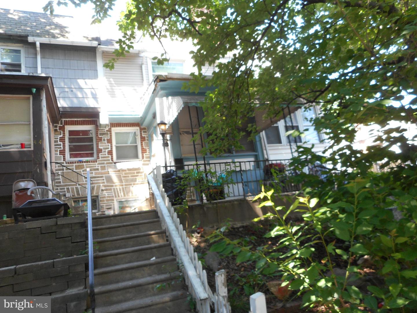 402 CROYDEN RD Property Photo 1