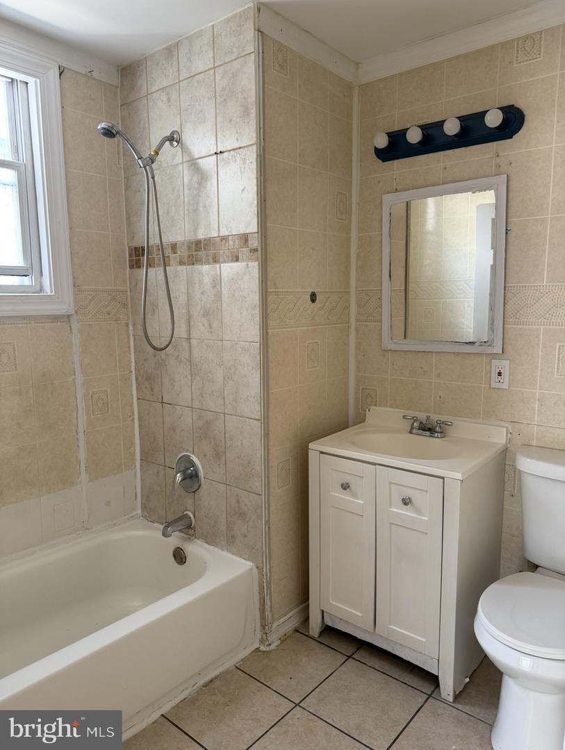 669 Long Ln Property Photo 11