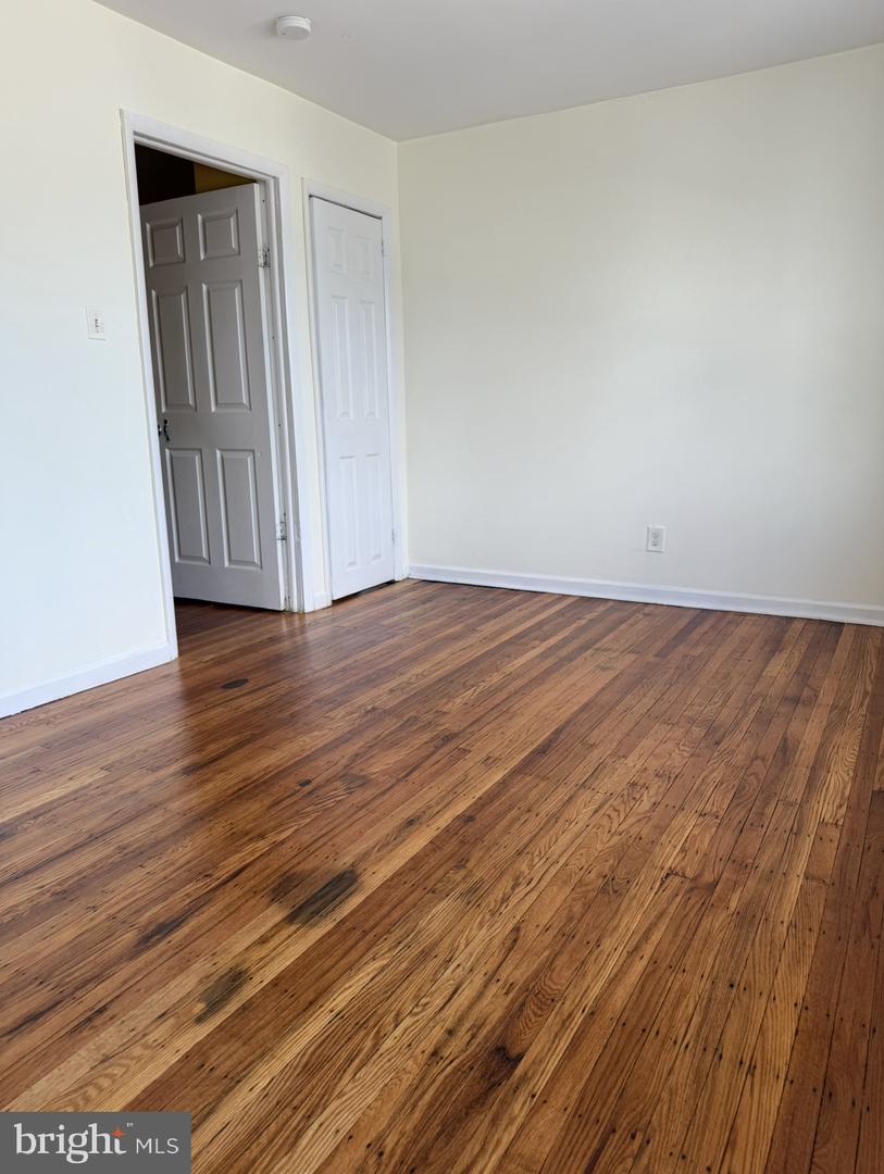669 Long Ln Property Photo 15