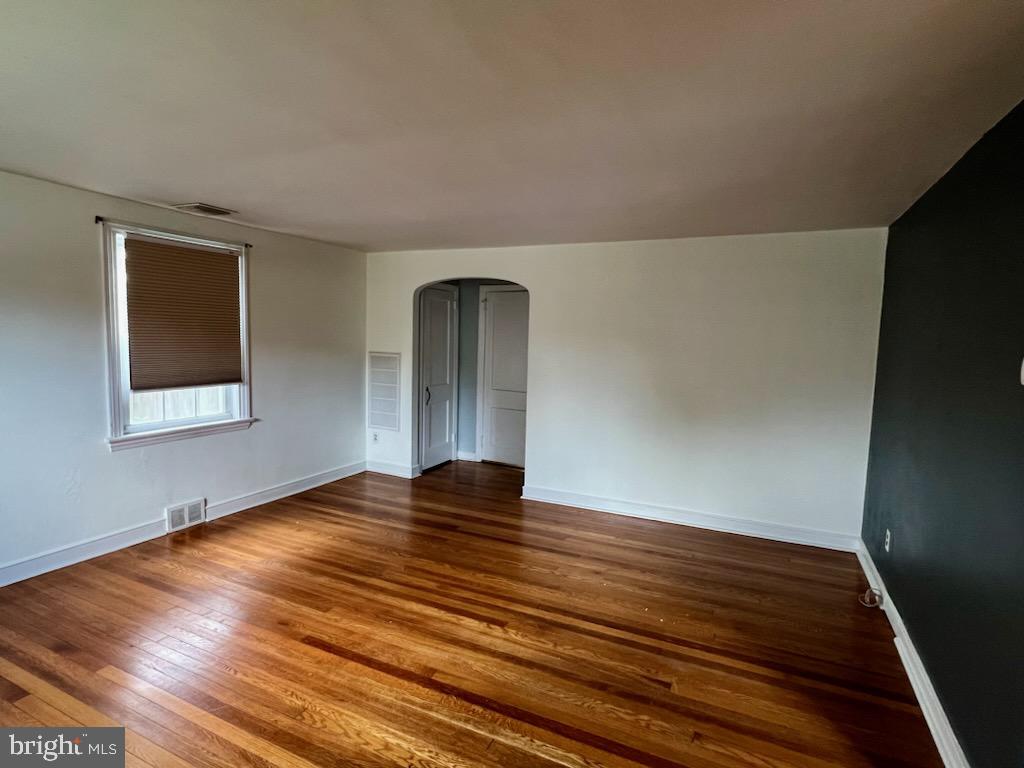 30 Wayne Ave Property Photo 9