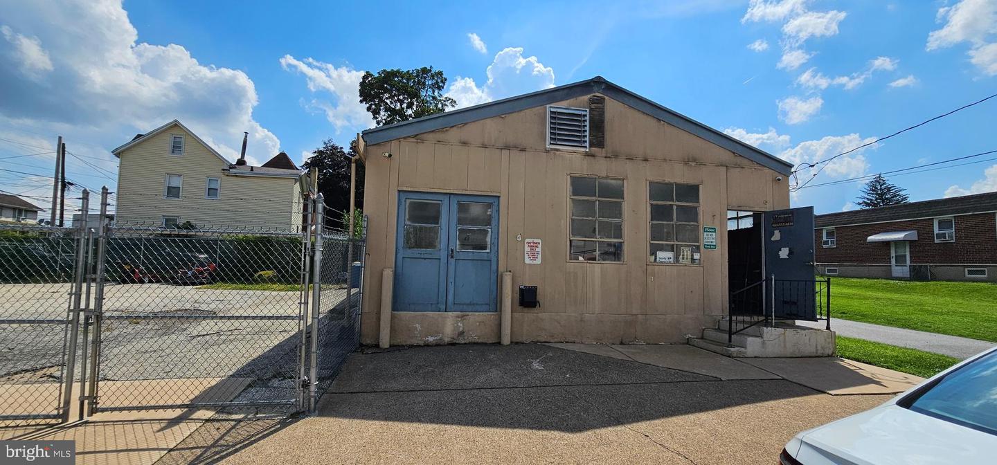 114-118 Morton Ave Property Photo 5