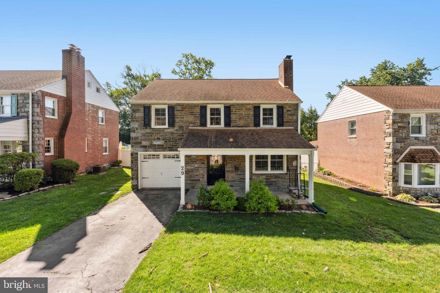 29 Schoolhouse Ln Property Photo 1