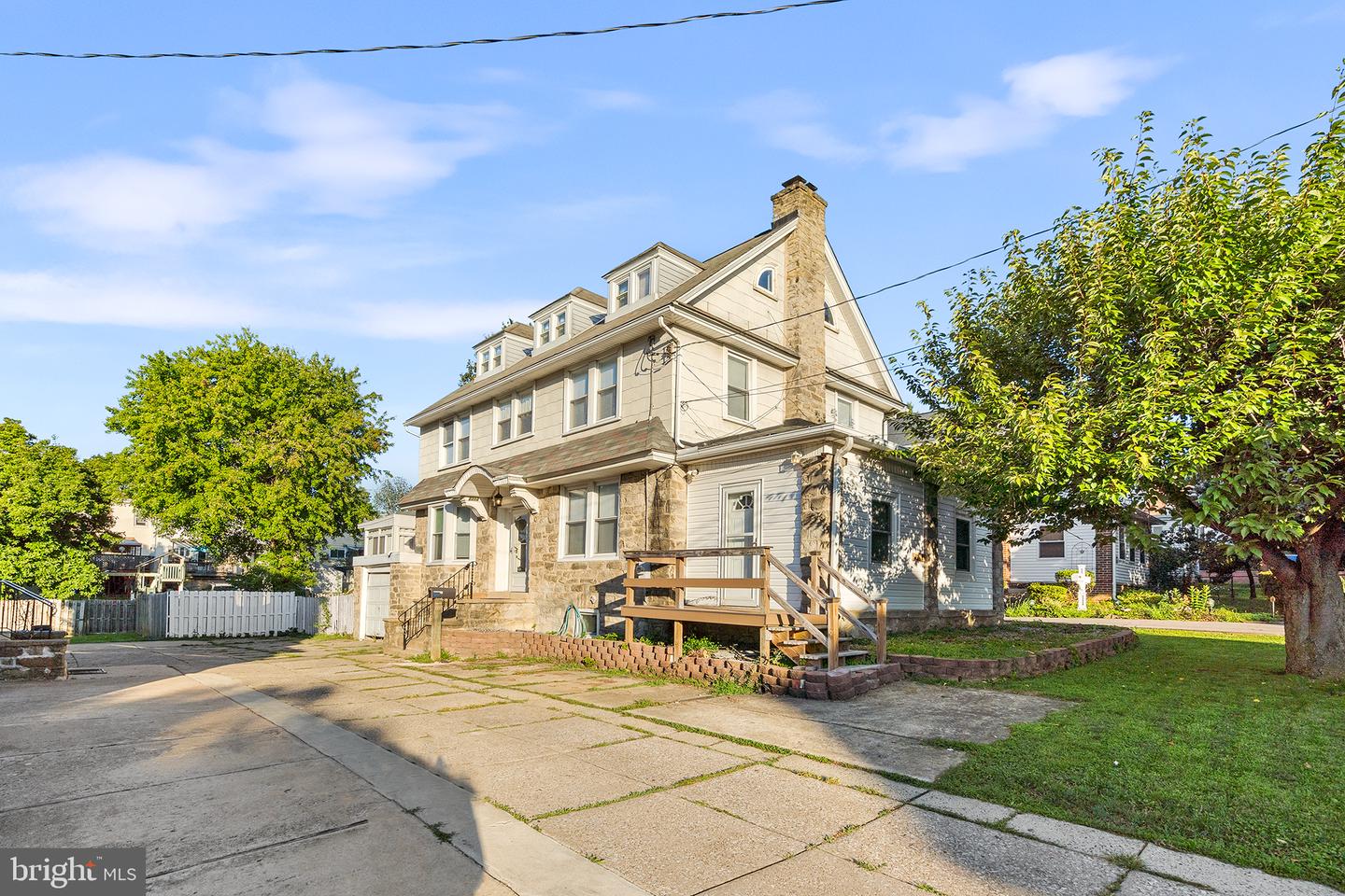7212 WAYNE AVE Property Photo 1