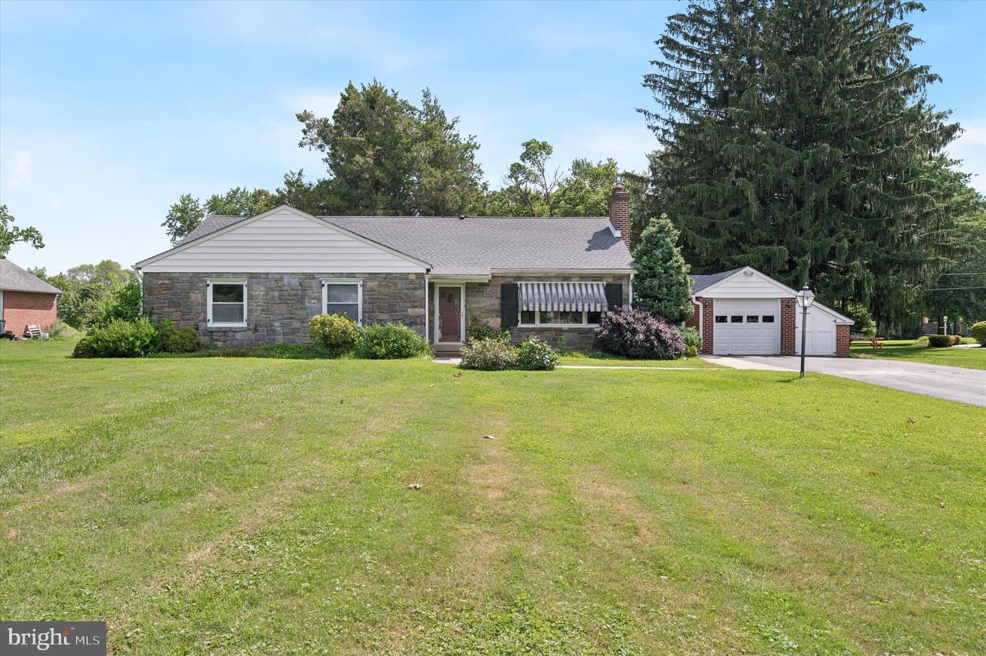 1007 Jamestown Rd Property Photo 1