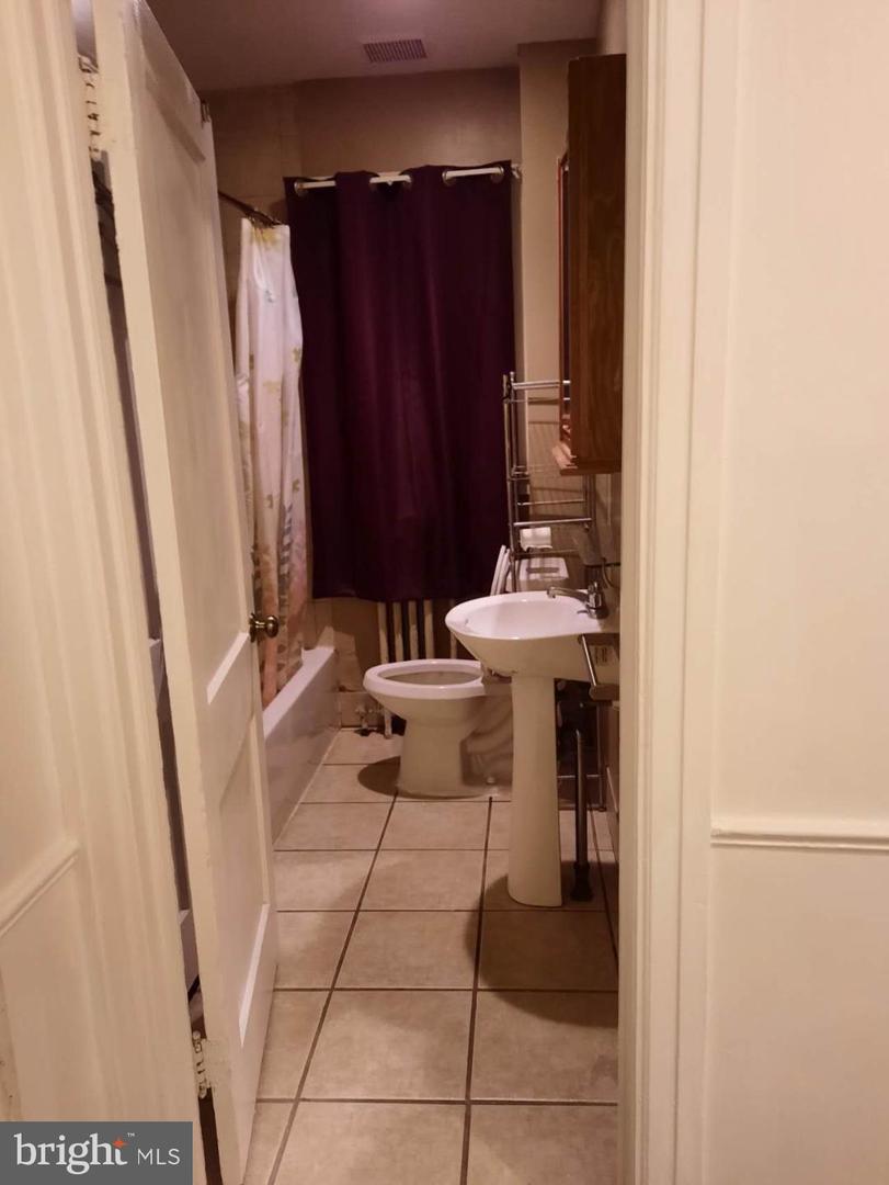 447 West Chester Pike Property Photo 9