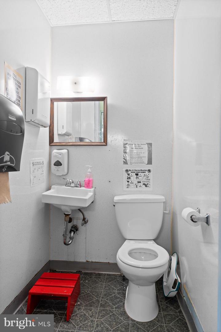 9 N Diamond St Property Photo 18
