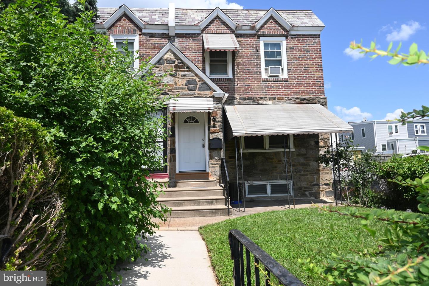 7233 SPRUCE ST Property Photo 1